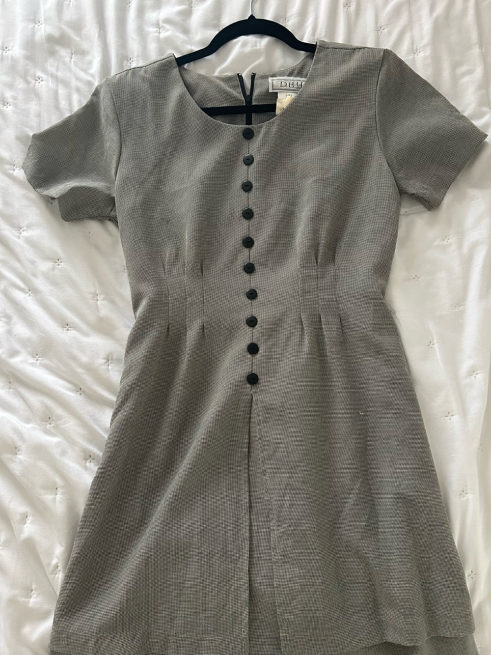 Elegant Short-Sleeve Gray Mini Dress with Front Buttons